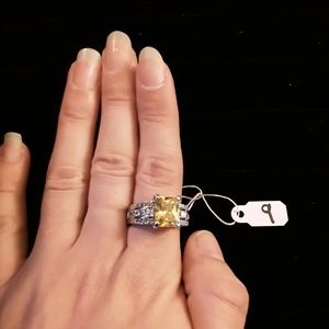 Yellow stone ring with white crystals